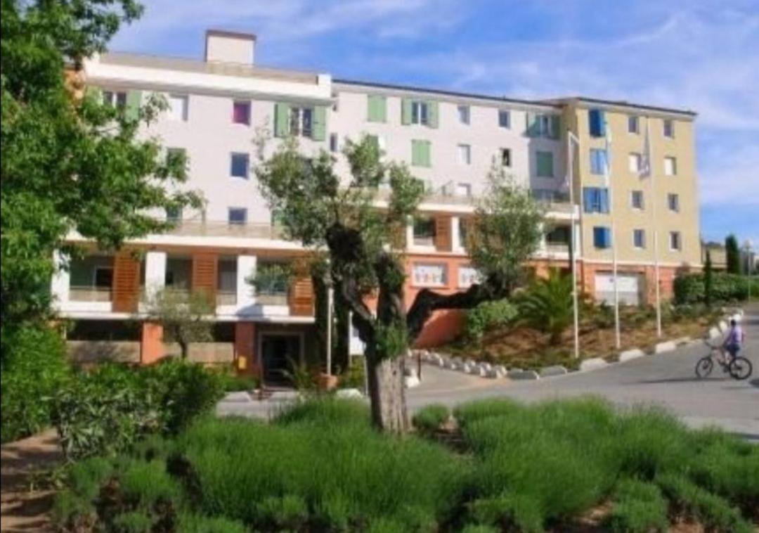 5 Min De La Plage, 1 Min Centre Apartment Frejus